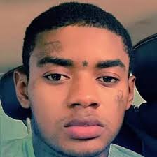 Considéré comme l'un des meilleurs rappeurs haïtiens, Daniel DARIUS aka  Fantom est classé par le magazine #rolandohitpromo comme le rappeur haïtien  le plus tatoué de sa génération.