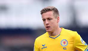 Felix kroos's height is 6′ 0″.felix kroos's weight is 176 lbs. Behovuusk 7vem