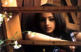 Aval Ulaga Azhagiye Song Lyrics