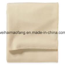 Elle garde la chaleur de votre corps, laisse votre peau respirer et vous protège ainsi naturellement contre le froid. Chine Vierge Pure Laine Merinos De Couvertures Et De Jeter Acheter Couverture De Laine Sur Fr Made In China Com