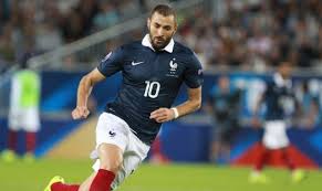 At 33, benzema can be forgiven for going early to gain an advantage and drawing the offside flag that ruled out his finish, but mbappe has pace to burn and is less in need of the extra yard. Frankreichs Em Kader Steht Benzemas Ruckkehr Perfekt