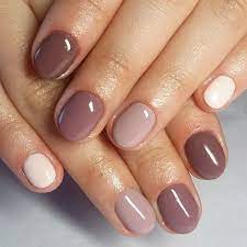 A rövid körmök sok nő kedvencei, mert egyszerű velük a házimunka és mégis gyönyörűek. Oszi Mukorom Divat Google Kereses Shellac Manicure Trendy Nails Shellac Nails