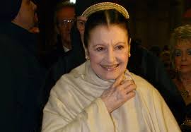 Secondo repubblica.it è scomparsa carla fracci.l'étoile della scala aveva 84 anni ed è stata una della ballerine più importanti al mondo. Lmifnbzy4opszm