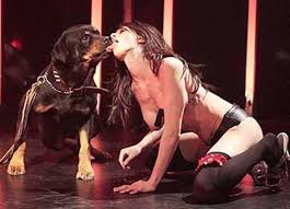 Puoi anche provare a fare una pausa e riprovare in seguito, dopo aver concesso al tuo cane un po' di tempo da solo. Sesso Con Cani Di Grossa Taglia Scoperto Giro Che Coinvolge Donne Molto Note Nell Ambiente Mondo Tempo Reale