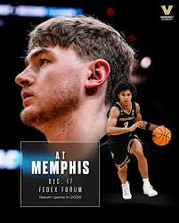 ⚓️ Always a good night when we can honor our alums. Loved having Aaron Beth,  Dan Hall and Bruce Edler from the 1992-93 SEC Regular Season Championship  squad at Memorial last night. #AnchorDown