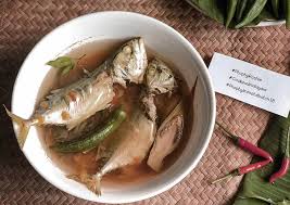 Ramai di antara orang bujang yang meminati masakan ikan singgang terutamanya resepi ikan kembung singgang kerana harga. Resepi Ikan Kembung Singgang