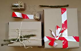 Para envolver tus regalos de la forma más original tienes que hacer dos cosas: Ideas Para Envolver Los Regalos De Forma Original Facil Y Divertida