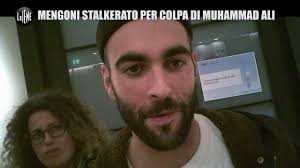 Fin qui nulla di strano. Mengoni E I Prof Stalker Lo Scherzo De Le Iene Le Iene