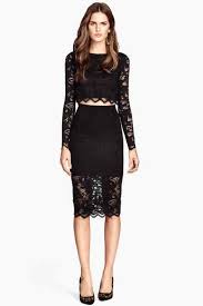 Cette jupe noire de grande qualité est une jupe de cocktail à porter avec des collants imprimés comme sur notre mannequin ou pour un style plus épuré avec. Pin On Vetements Et Accessoires