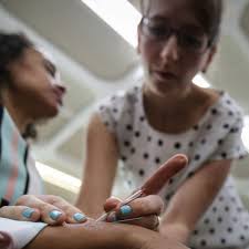 Acupuntura vai até a estação de trabalho em ação preventiva