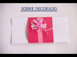 Revistas de arte o moda sobre la consola o un papel pintado con un estampado fresco y llamativo. Como Decorar Sobres De Dinero Para Lluvia De Sobres Diy 1 Youtube
