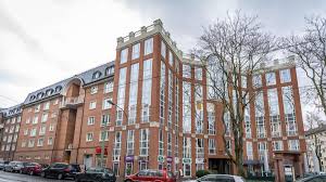 60311 frankfurt am main (altstadt), im trierischen hof 15 bad mit wanne, kelleranteil, saniert, einbauküche, zentralheizung 1.050 € kaltmiete zzgl. Frankfurt Ende 2020 Fallen 257 Wohnungen Im Ostend Aus Der Sozialbindung Frankfurt
