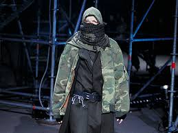 Deutsch und englischsprachige medien, die den kommenden kollaps der umwelt sowie dessen beteiligung am niedergang der artikel / diskussionen die den kommenden kollaps betreffen. Raf Simons Is Reissuing 100 Fashion Grails From His Archive Vogue