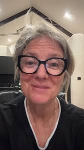 What a fantastic morning in Queens Gardens today with 70 volunteers and  supporters sporting Sue Blue. This is a people-powered campaign, thank you  for turning up, all you are doing and all