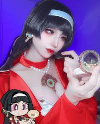 艾莉 不時輕聲地以俄語遮羞的鄰座艾莉同學