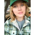 Cari Crossley's Instagram, Twitter & Facebook