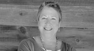 Lisa Gates's Instagram, Twitter & Facebook