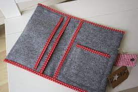 In der mitte der rückseite die lasche fest nähen. U Heft Hulle Aus Filz Bestickt Teddyfell Stern U Heft Hulle U Heft Hulle Nahen Filzen