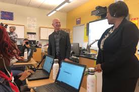 How do you contact jeff bezos? Watch Amazon S Jeff Bezos Surprises Dc Computer Class Wtop