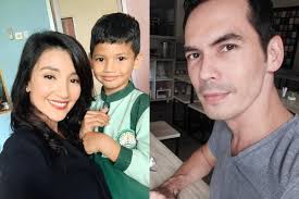 Atalarik syah sebut tsania marwa berbohong dalam pengajuan gugatan harta gono gini terkait perceraian mereka. Tak Diberi Akses Bertemu Anak Oleh Atalarik Syah Tsania Marwa Rela Sambangi Sekolah Dan Curi Waktu Istirahat Sang Anak