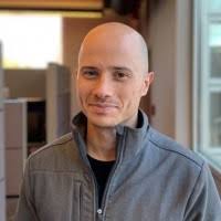 100+ profilů „Tusa“