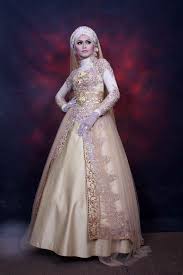Setiap pasangan juga selalu menginginkan sesuatu yang spesial dari sebuah acara pernikahan, tak terkecuali pada baju pengantin yang dikenakan. Gaun Pengantin Wanita Muslimah Gowns Dresses Kebaya Model Kebaya Modern