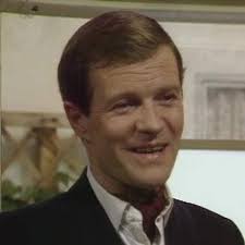 Richard Hatch was a terrible replacement for Michael Douglas. He was very  bland with little personality. I wonder why the producers did not go in the  opposite direction and give Malden a