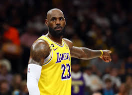 NBA Legend Magic Johnson Reacts to LeBron James News During Lakers-Nuggets Game