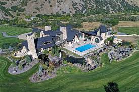 Dieses Anwesen Im Stil Von Der Herr Der Ringe Ist Fur Rund 12 6 Millionen Euro Zu Haben Anwesen Hobbithaus Haus Design