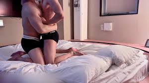 İki Süper Yakışıklı Adam Arasında Süper Sıcak Seks Sahnesinde İlk Kez Seks  ve Boşalma!!! Çok Şaşırtıcı Hissettiriyor! Sadece çığlık at,