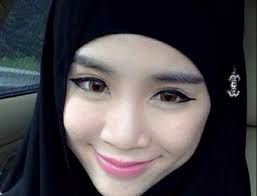 Bagaimanapun, felixia yeap atau kini mesra disapa rara dilihat tidak begitu mendedahkan identiti suaminya. Rania Felixia Yeap Denaihati