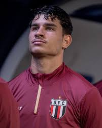 então, Ele se levantou, repreendeu os ventos e o mar, e tudo ficou calmo.”  ‭‭Mateus‬ ‭8‬:‭26‬‬