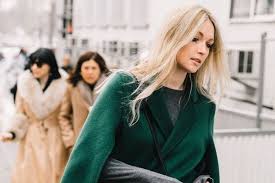 Kumpulan berita tersebut disajikan sebagai berita pilihan yang lebih sesuai dengan minat anda. Tips Padu Padan Warna Hijau Emerald Biar Glamor