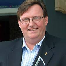 Derek Sutherland's Instagram, Twitter & Facebook