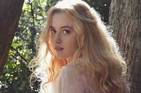 Pin By Taciturn Tom On Women Of The Present Pretty Blonde Hair Beauty Kathryn Newton