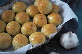 Mini Knoblauch Brotchen Mit Krautern Fur Raclette Oder Zum Grillen Wiewowasistgut Com Rezept Lebensmittel Essen Einfach Kochen Leckeres Essen