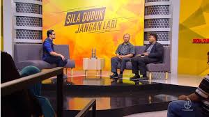 Sila duduk dan jangan lari ini merupakan ayat yang membuatkan semua hadirin tertawa. Sila Duduk Jangan Lari Musim 2 Intern Ku Buruh Kasar Tv Alhijrah Media Internet Video On Demand