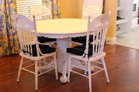 This dining set has turned legs to really give it that farmhouse feel. Lot 13 Vintage Farmhouse Table Chairs W Leaf Estatesales Org