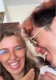 Emikukis Cuerpo Video