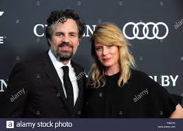Mark ruffalo news, gossip, photos of mark ruffalo, biography, mark ruffalo girlfriend list 2016. Los Angeles Kalifornien Usa 22 April 2019 Schauspieler Mark Ruffalo Und Frau Schauspielerin Sunrise Coigney Besuchen Die Weltpremiere Von Marvel Studios Avengers Endgame Am 22 April 2019 Im Los Angeles Convention Center