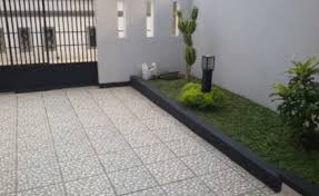 30 Desain Keramik Garasi Mobil Minimalis Terbaru Desain Rumah Minimalis Rumah Hijau Desain Taman
