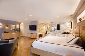 7 Wonderful Basement Bedroom Ideas That Make A Big Splash In 2020 Master Bedroom Layout Basement Master Bedroom Large Master Bedroom Ideas