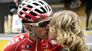 He's had a very minor crashes already and looked like he was limping after one of those. Tour De France Romantik Am Ruhetag Von Tabus Trieben Eurosport
