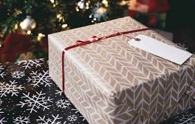 Une boîte en bois est parfaite pour conserver des bijoux ou d'autres petits objets. Noel 2020 100 Idees Cadeaux A Mettre Au Pied Du Sapin