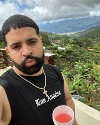 Family over everything 💯Tbt ❤️🙏🏻 @deoca01 👨‍👩‍👧‍👧💕•