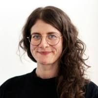 300+ profilů „Sindermann“