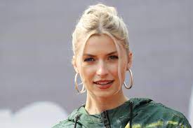 Über die effektivität der maske lässt sich allerdings streiten. Model Lena Gercke Hatte Sich Mit Dem Coronavirus Infiziert Gala De