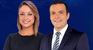 Y es que cabe recordar que, aparte de presentar el informativo, el reemplazo de mónica jaramillo tiene una sección en el noticiero que se llama 'las mascotas de alejandra', como ella misma ha destacado en su cuenta de instagram, en la que ha publicado varias fotos en su faceta de amante de los animales y de ella en otra situaciones. Tremendo Piropo De Juan Diego Alvira A Monica Jaramillo En Noticias Caracol