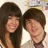 Recognizing his interest in acting and music, his father encouraged him from a young age. 1
