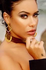 Ex-Affair de Neymar Patricia Jordane em ensaio pra lá de sensual